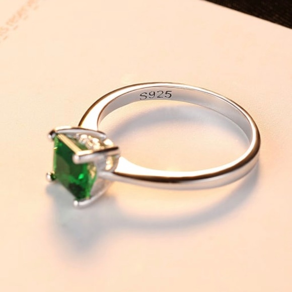 Solid Sterling Silver 925 Emerald Ring - Picture 3 of 4